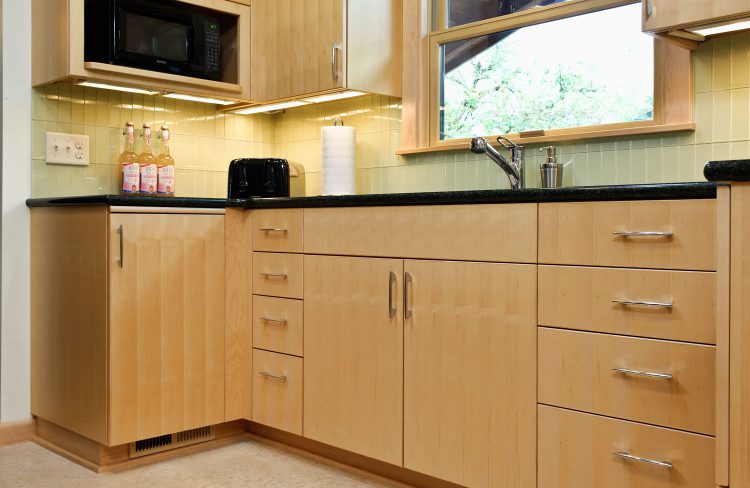 sleek kitchen cabinets